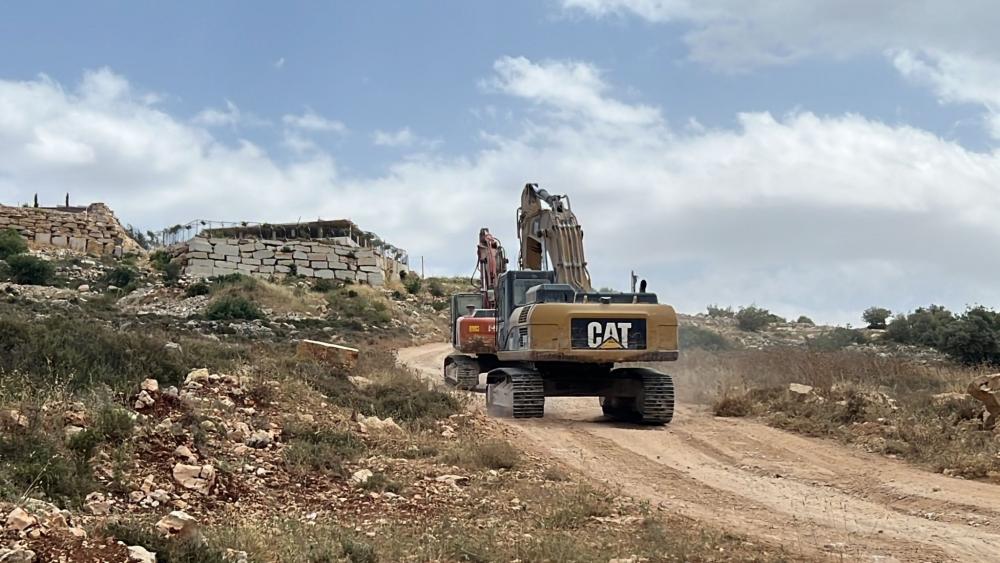 Bulldozers and other equipment are taken from a quarry close to Betunia by the occupiers.