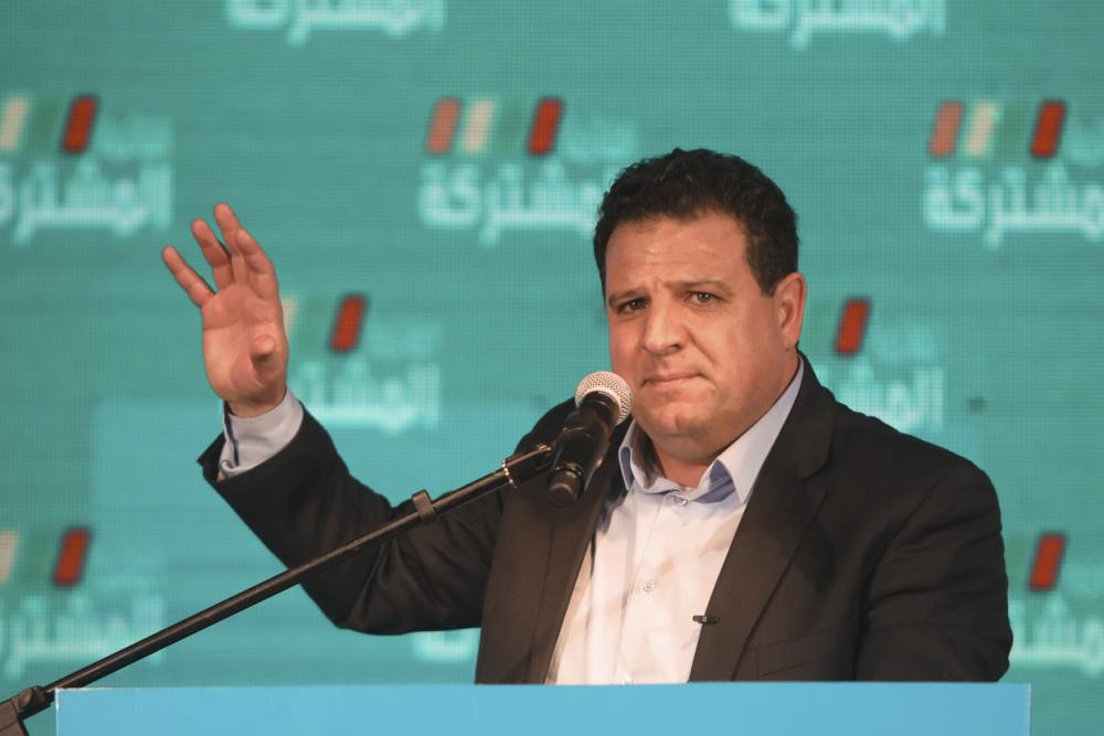 Following the conclusion of the current Knesset session, Representative Ayman Odeh makes an announcement about his departure from politics.