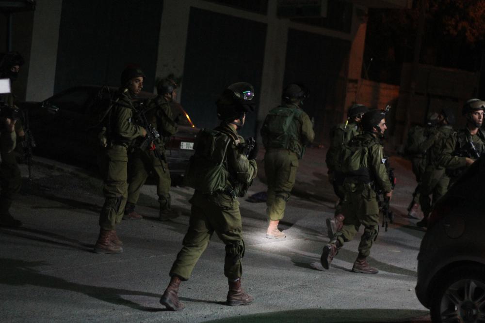 جنود الاحتلال يعتقلون سكان بيت لحم