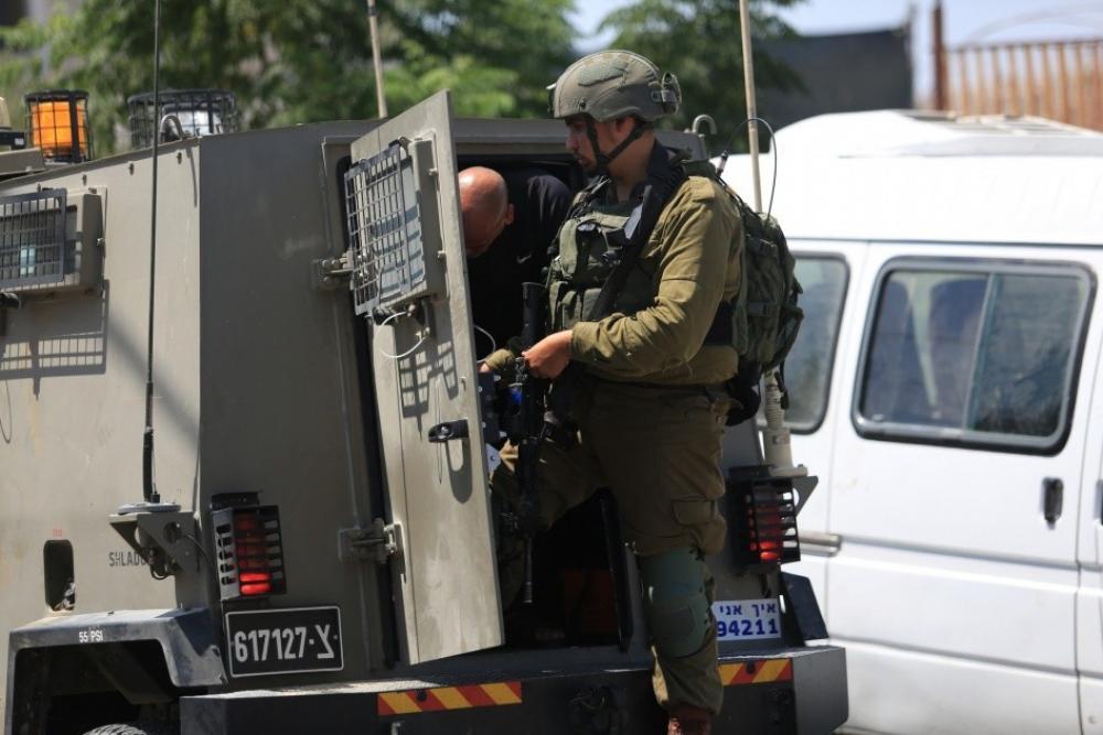اعتقل الاحتلال خمسة شبان خلال العمليات العسكرية في نابلس.