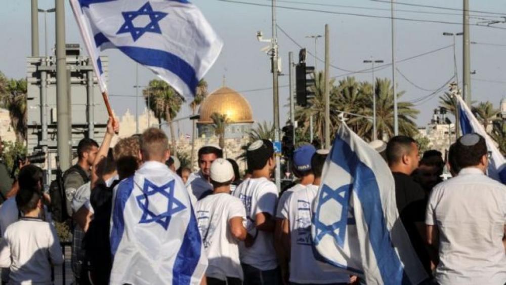 رغم الاحتياطات الأمنية ، شارك مستوطنون في القدس في "مسيرة العلم"