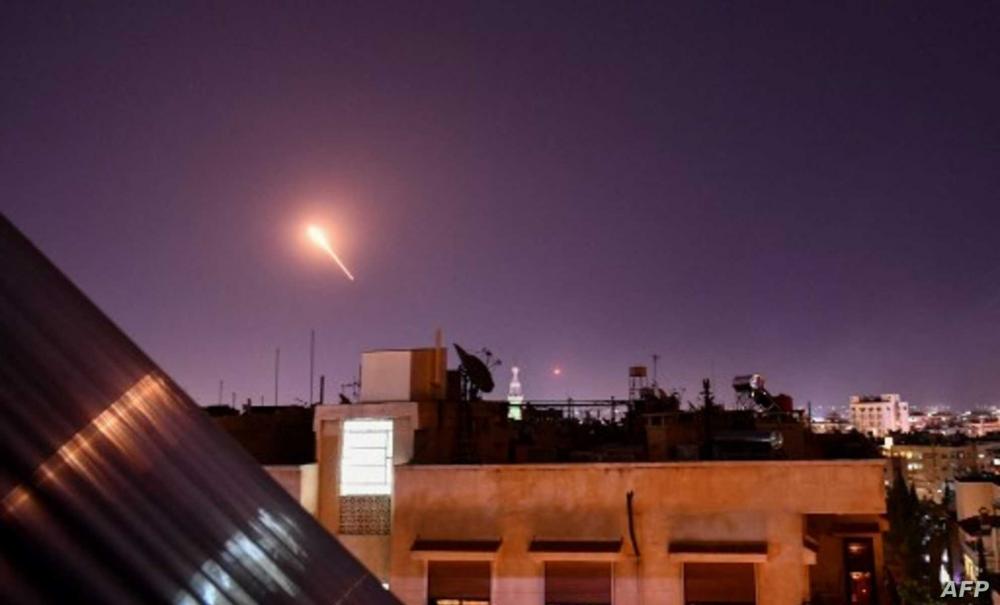قوبل القصف الإسرائيلي على حمص بمقاومة الدفاعات السورية.