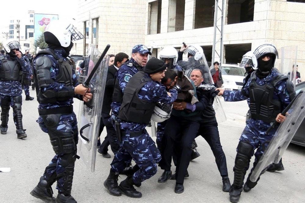تستمر مجموعات المقاومة في معارضة واستنكار الاعتقال السياسي في الضفة الغربية. -