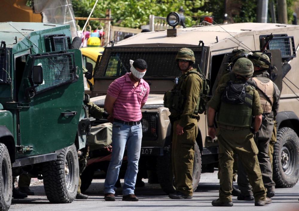 اعتقال 35 شخصا في إطار حملة ضخمة للاحتلال في الضفة الغربية.
