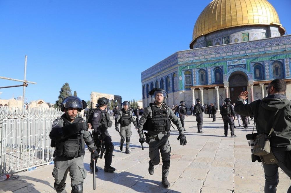 حماس: شعبنا سيرد على اعتداءات الاحتلال بحق المصلين بالدفاع عن مقدساتنا ومقدساتنا.