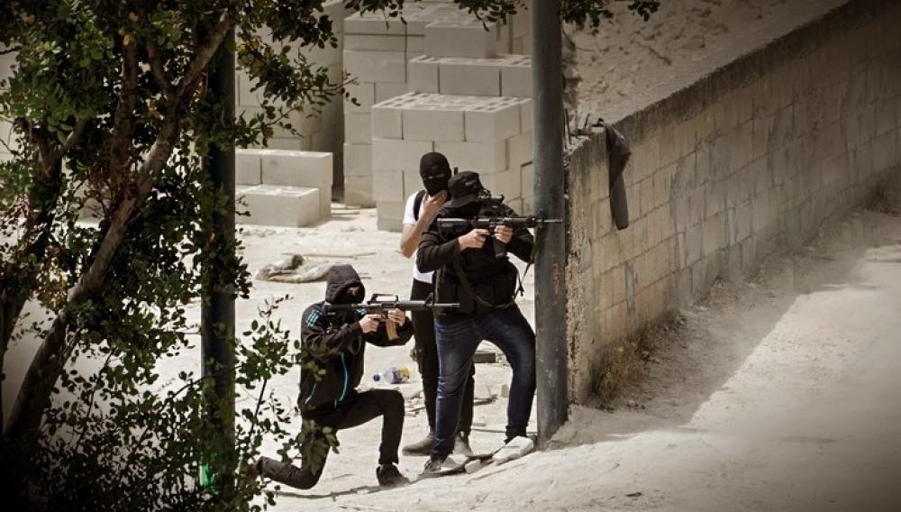 استهدف مقاتلو المقاومة، صباح اليوم الاثنين، جنود الاحتلال الإسرائيلي على حاجز دير شرف العسكري.