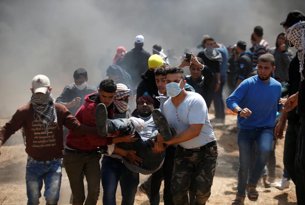 أثناء قمع الاحتلال لمظاهرات غاضبة شرق قطاع غزة وسقوط إصابات.