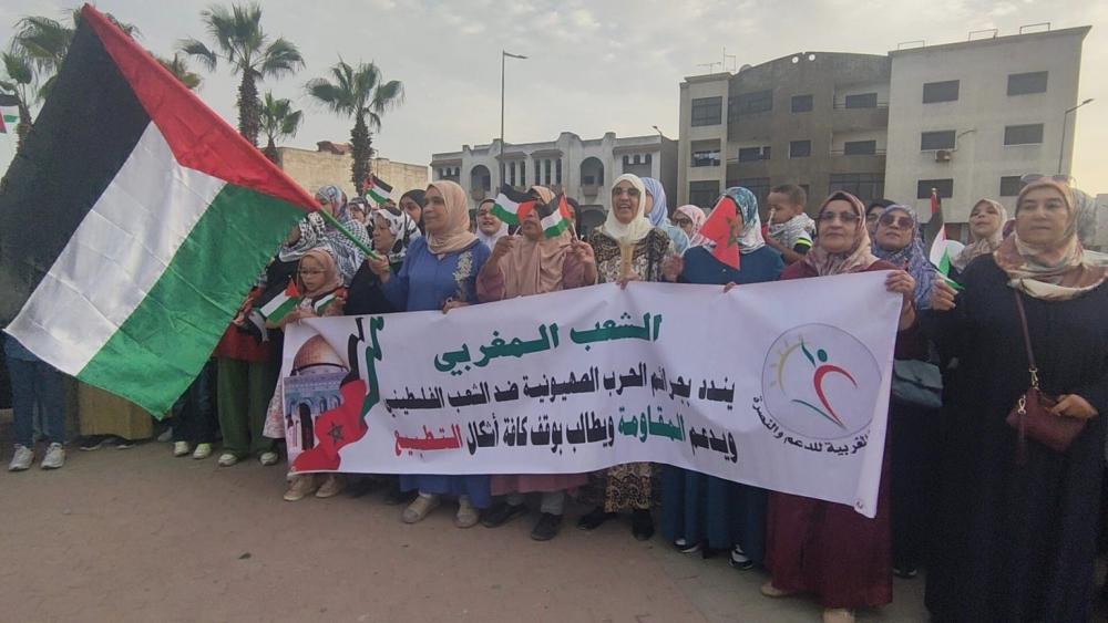 المغاربة يدينون الهجوم الإسرائيلي ويظهرون الدعم لغزة.
