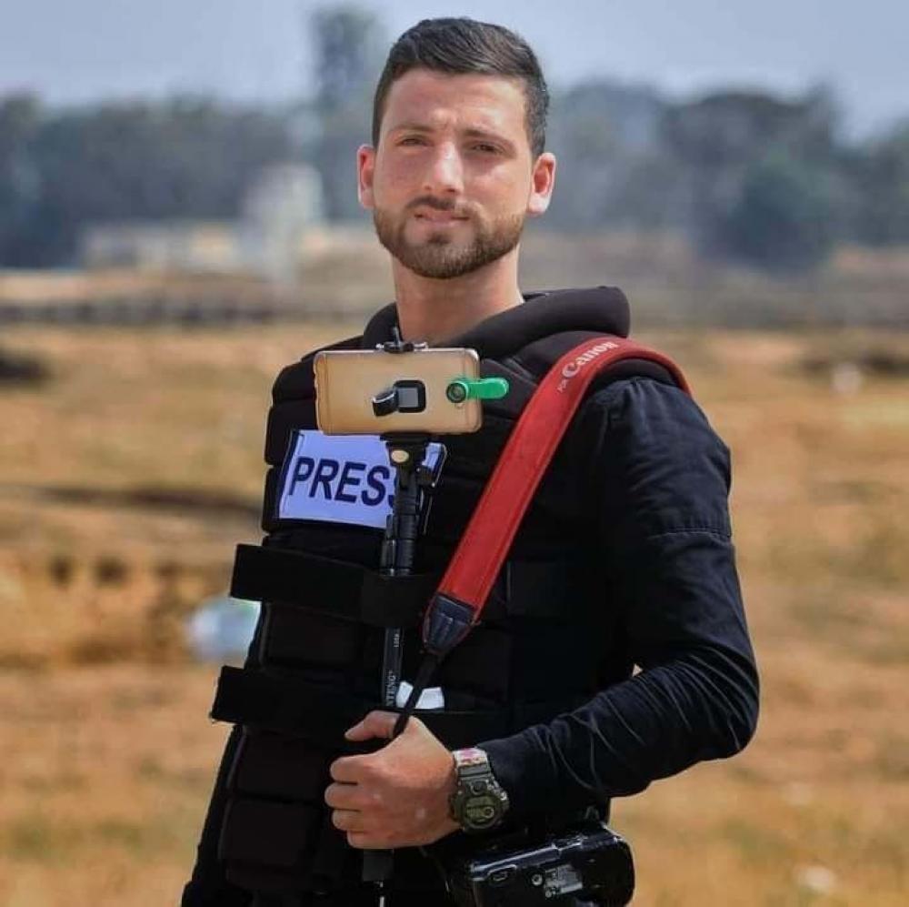 وفي قلب قطاع غزة، قتلت رصاصات جندي احتلال صحفيا.
