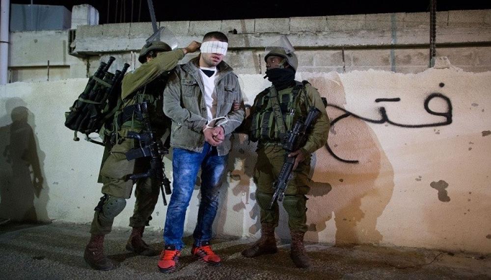 الاحتلال يبدأ حملة اعتقالات في الضفة الغربية.