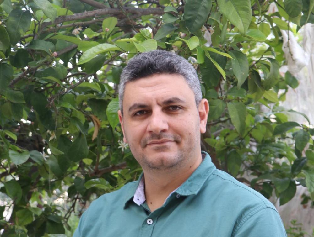 الاحتلال يمدد الاعتقال الإداري للصحفي محمد منى.
