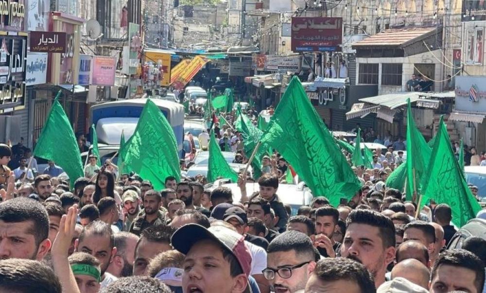 وتحث حماس سكان الضفة الغربية على تكثيف القتال والصراع.