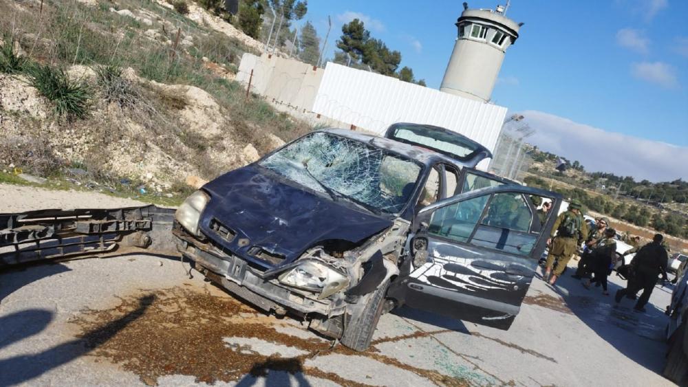 أسفرت عملية دهس جنوب الخليل عن إصابة أربعة جنود إسرائيليين ومقتل الجاني.