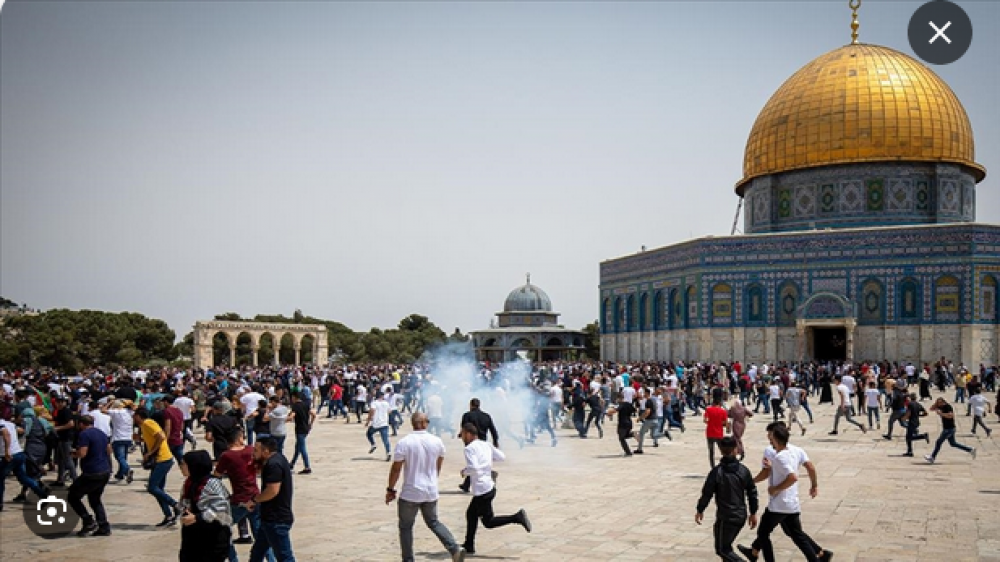 حماس: اعتداء الاحتلال على المصلين في المسجد الأقصى سلوك نازي عشوائي.