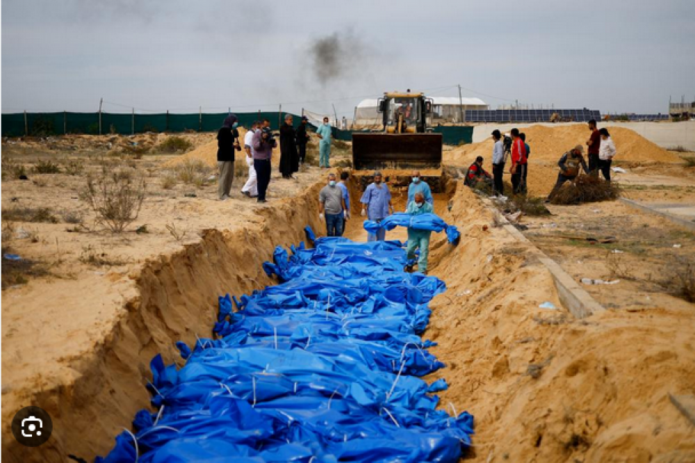 مذكرة تتبع أبرز المقابر الجماعية في غزة يقدمها الأورومتوسطي ضمن الدعوى القضائية التي رفعتها جنوب أفريقيا.