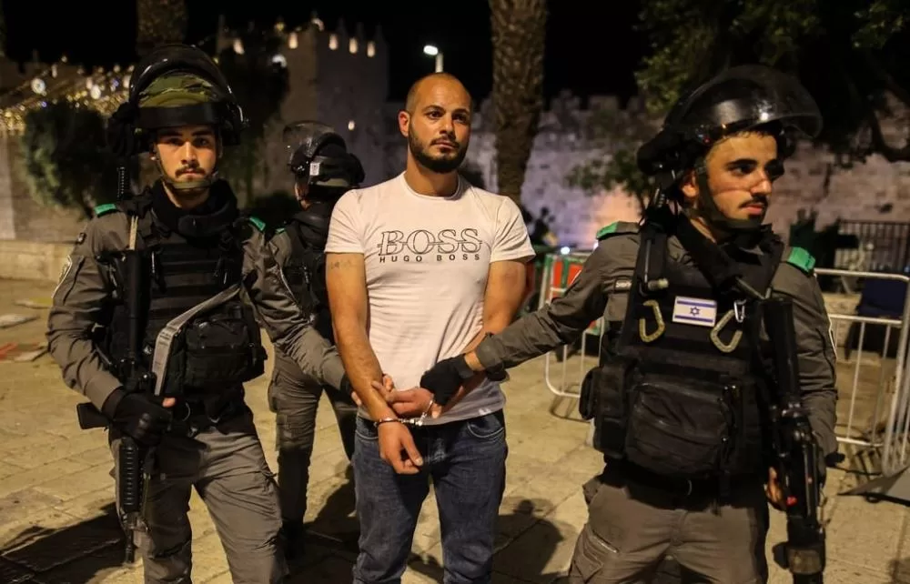 فجر اليوم والليلة الماضية، جرت حملة مداهمات واعتقالات واسعة في أنحاء القدس والضفة الغربية.