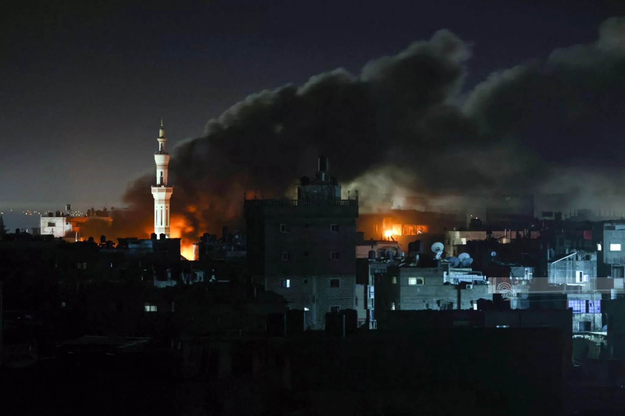 وأدت الغارات الجوية الإسرائيلية في وسط غزة إلى إصابة عدد من المدنيين.