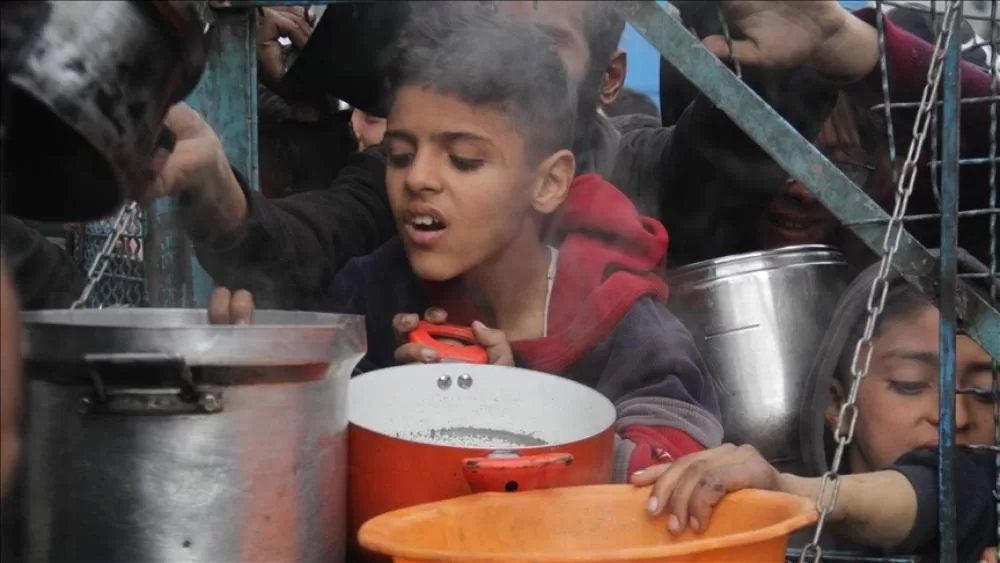 ويتعرض ملايين الأشخاص في غزة لخطر المجاعة، وفقا للاتحاد الدولي لجمعيات الصليب الأحمر والهلال الأحمر، الذي أصدر تحذيرا. "لا يوجد طعام تقريبا" في غزة.