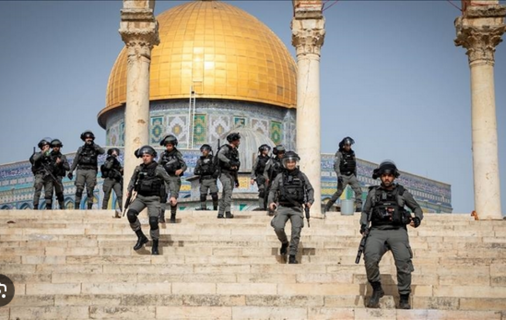 ومع اقتراب شهر رمضان، يتواجد تواجد كبير لشرطة الاحتلال حول المسجد الأقصى.