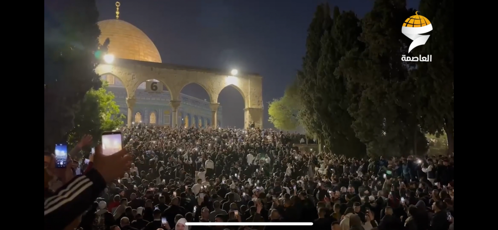 مظاهرة مؤيدة لغزة والمقاومة داخل المسجد الأقصى المبارك