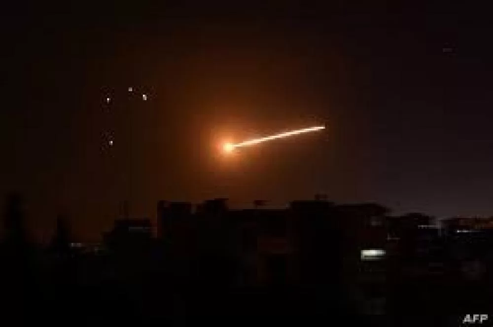 وترد إيران على هجوم دمشق بقصف إسرائيل بعشرات الصواريخ والطائرات بدون طيار.