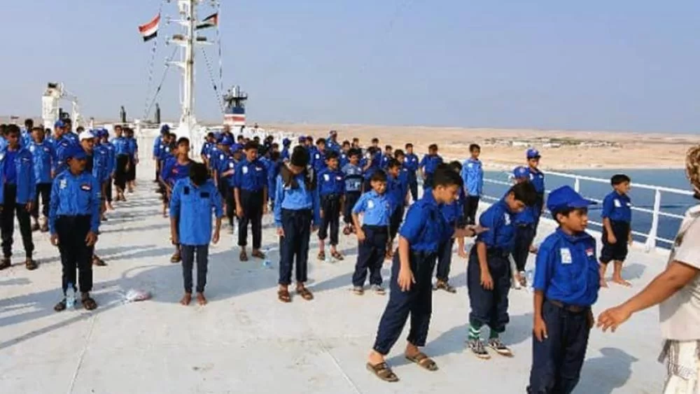 اليمن. وقفة احتجاجية نظمها طلاب على متن سفينة "إسرائيلية" دعماً لغزة