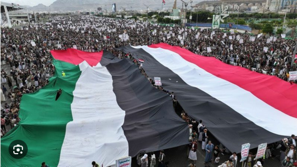 وتعرب حماس عن امتنانها للجيش اليمني لقراره وتحث البلاد على التكاتف معًا لمحاصرة الاحتلال.